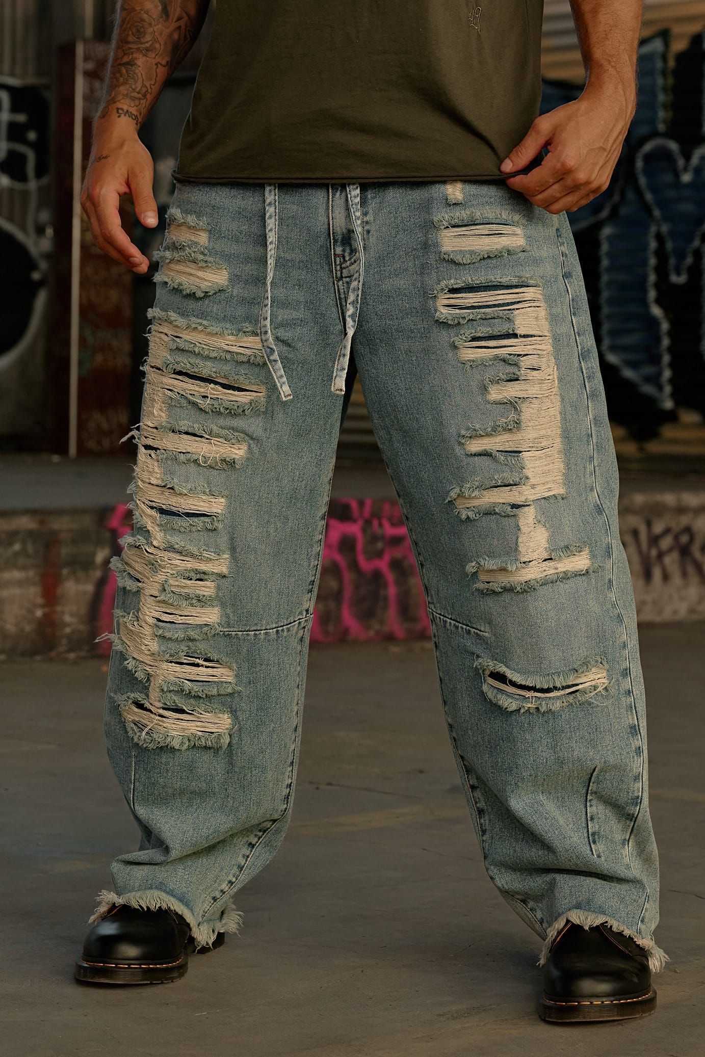 6004 - Destroyed Jeans